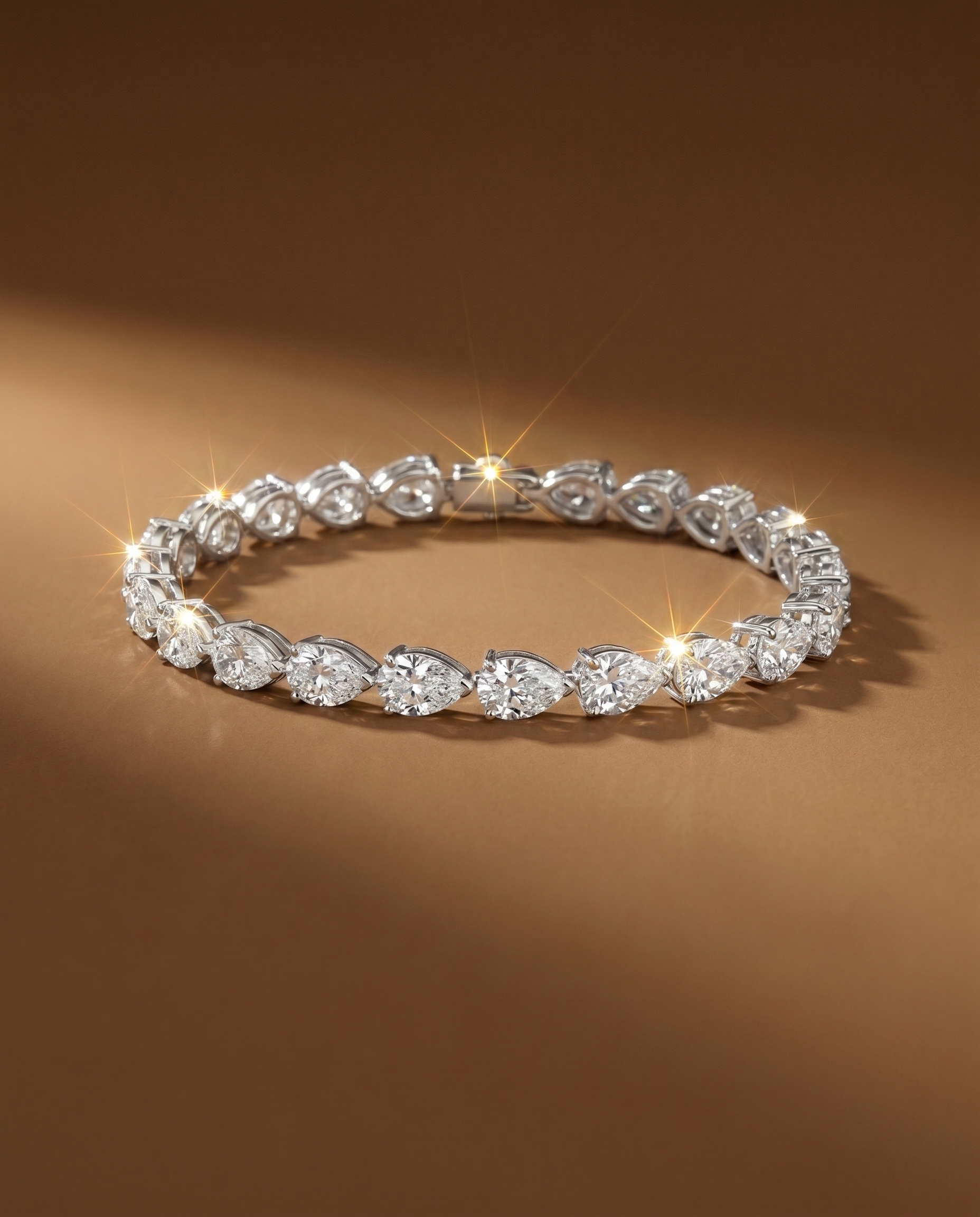 สร้อยข้อมือเพชรแท้ทรงหยดน้ำ Pear Cut ดีไซน์ Tennis Bracelet
