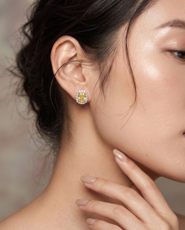 ต่างหูเพชรแท้ Fancy Yellow Diamond ทรง Cushion ล้อมเพชรขาวสไตล์ Halo