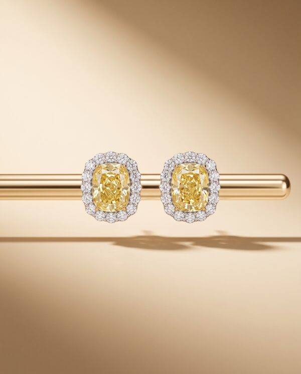 ต่างหูเพชรแท้ Fancy Yellow Diamond ทรง Cushion ล้อมเพชรขาวสไตล์ Halo