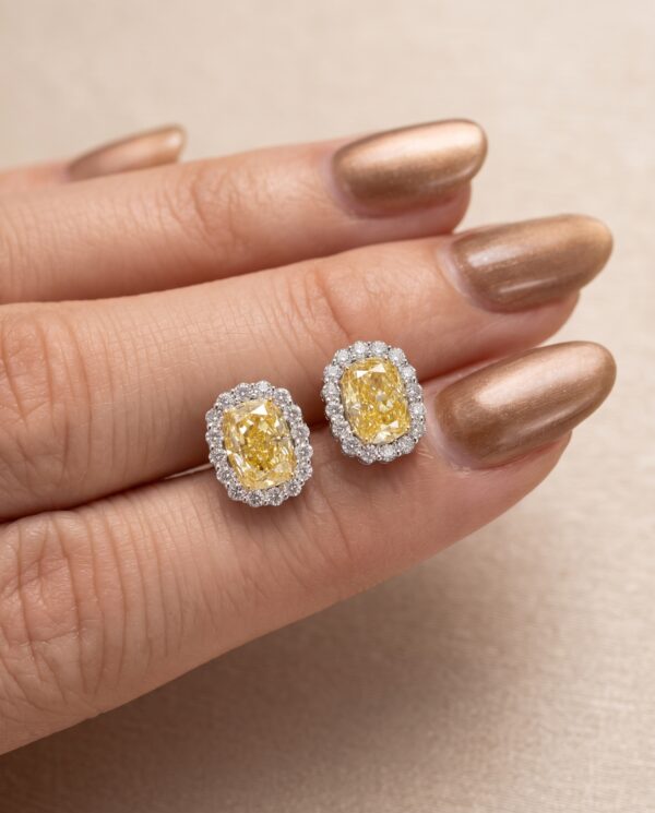 ต่างหูเพชรแท้ Fancy Yellow Diamond ทรง Cushion ล้อมเพชรขาวสไตล์ Halo