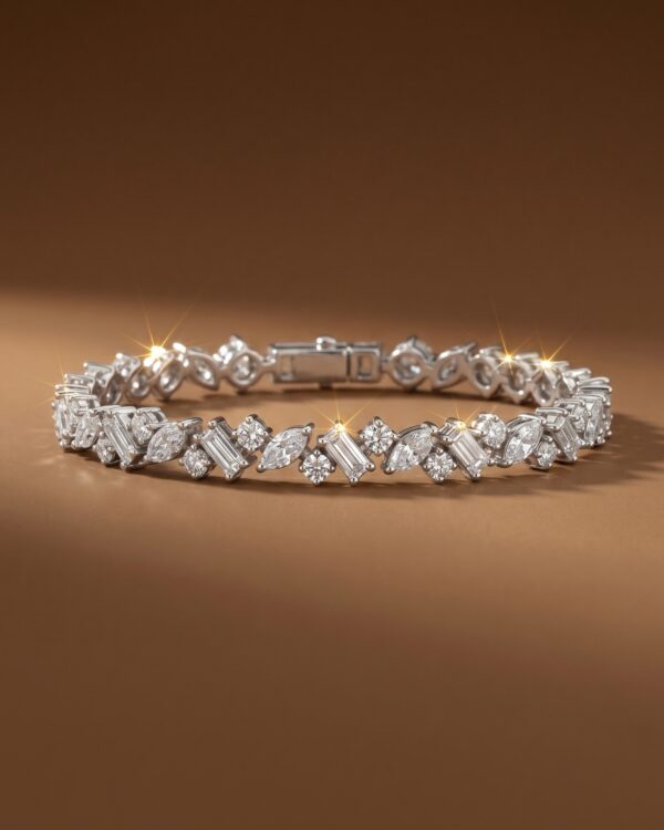 สร้อยข้อมือเพชรแท้ดีไซน์ Mixed-Cut ประดับเพชรทรงมาคีส์ Baguette และทรงกลม เล่นแสงสวยงาม เติมเต็มลุคหรูหรามีระดับ