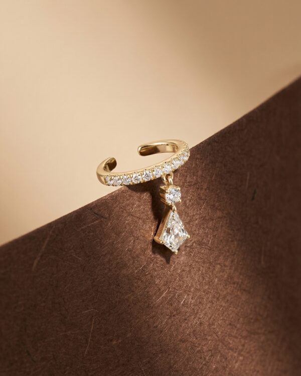 ต่างหู Ear Cuff เพชรแท้แถวไมโครพาเว่ ห้อยจี้เพชรทรงไคท์ Kite Cut